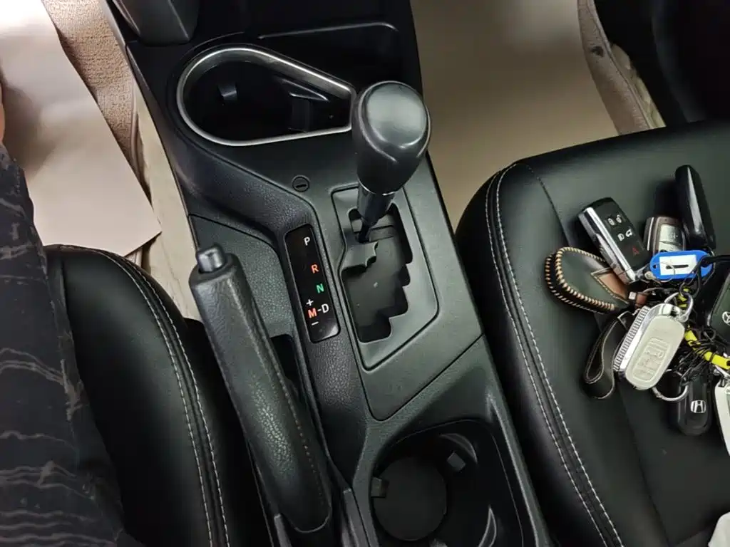 Toyota RAV4 — фото 14
