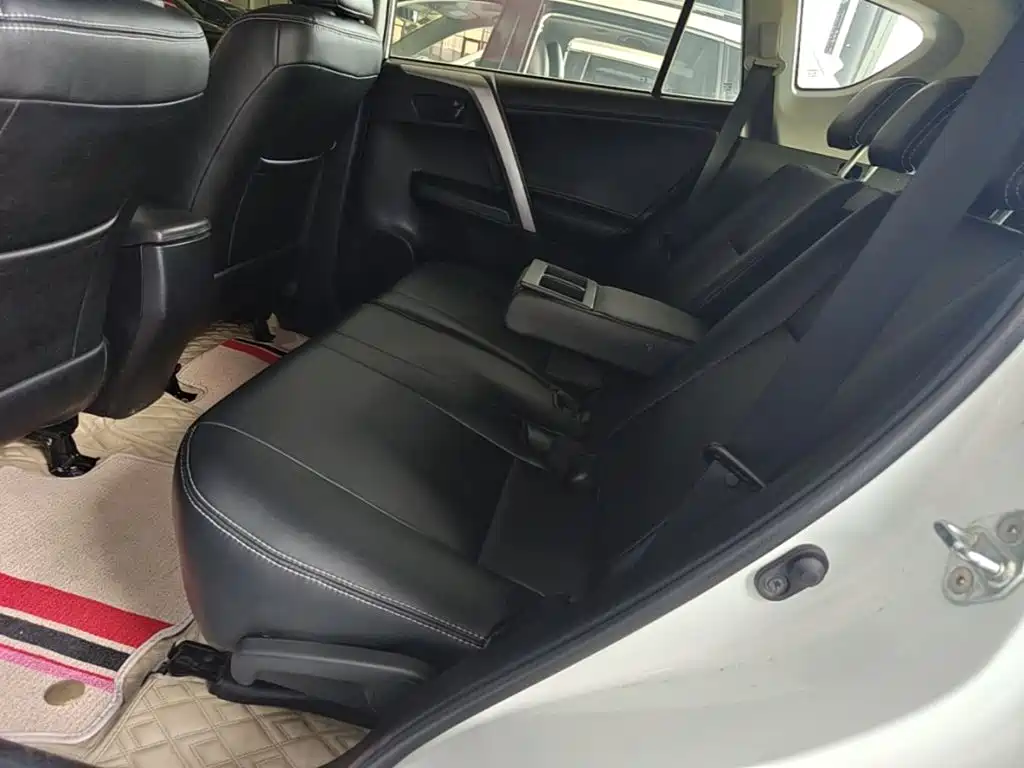 Toyota RAV4 — фото 17