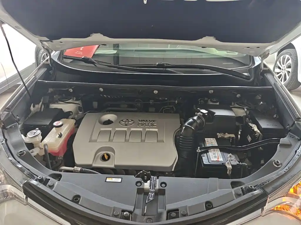 Toyota RAV4 — фото 20