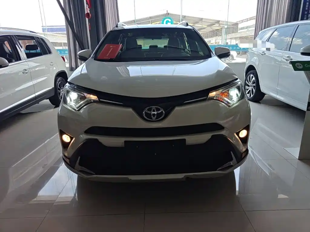 Toyota RAV4 — фото 3