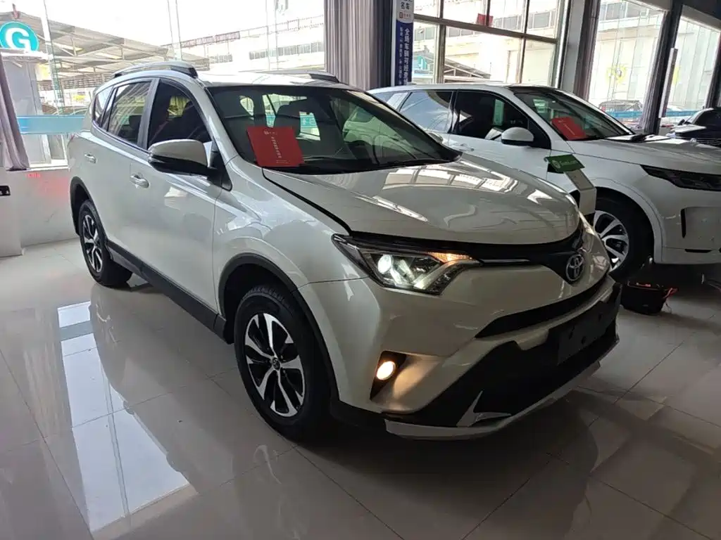 Toyota RAV4 — фото 4