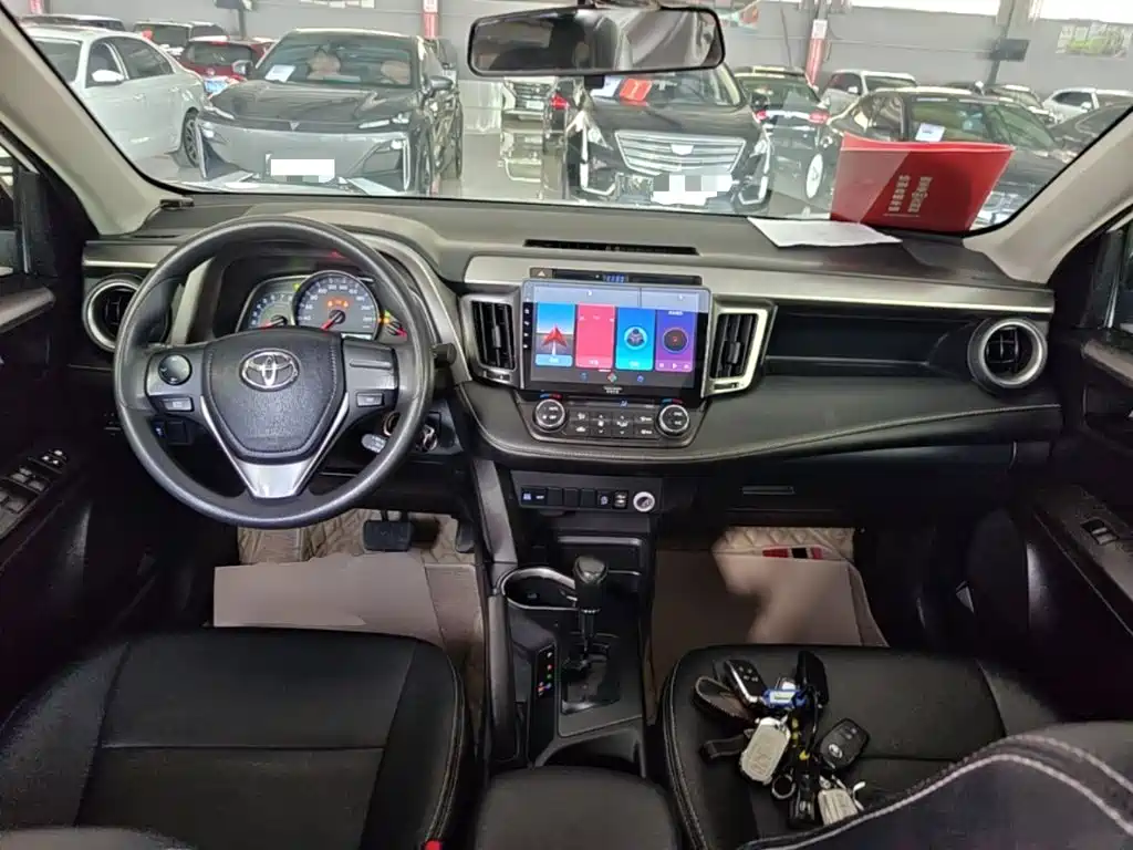 Toyota RAV4 — фото 10