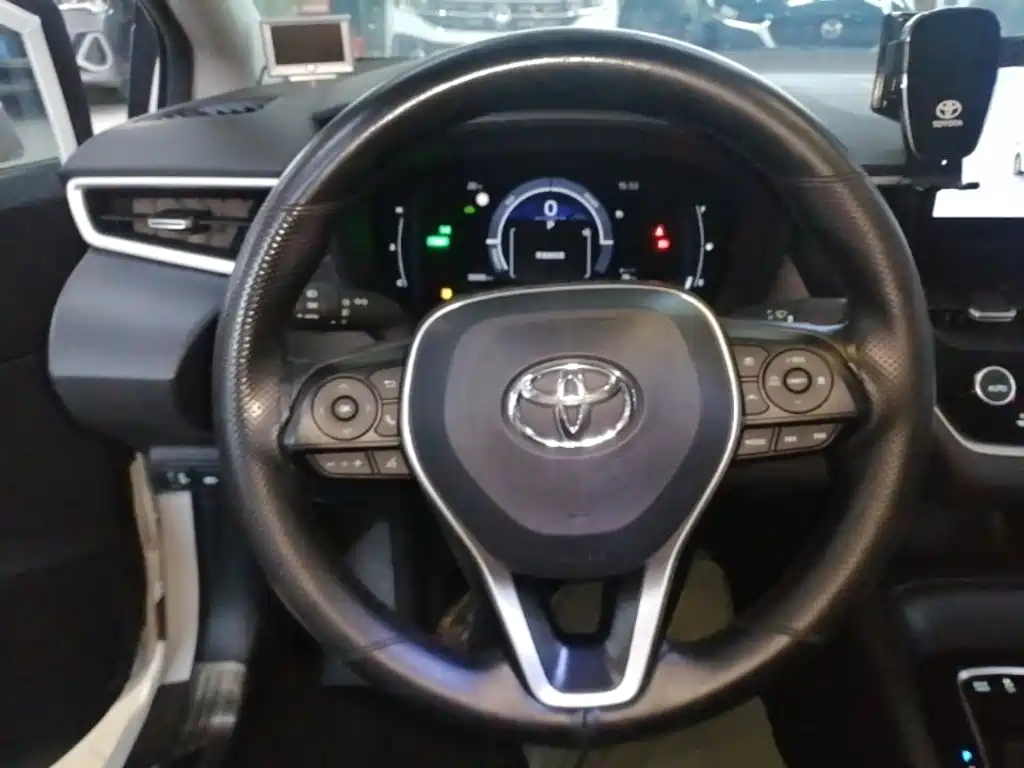 Toyota Corolla — фото 11