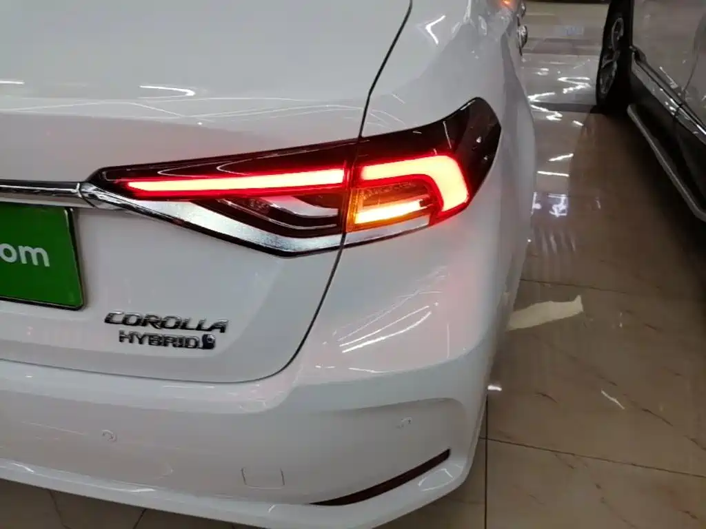 Toyota Corolla — фото 8