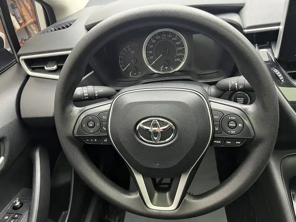 Toyota Corolla — фото 10
