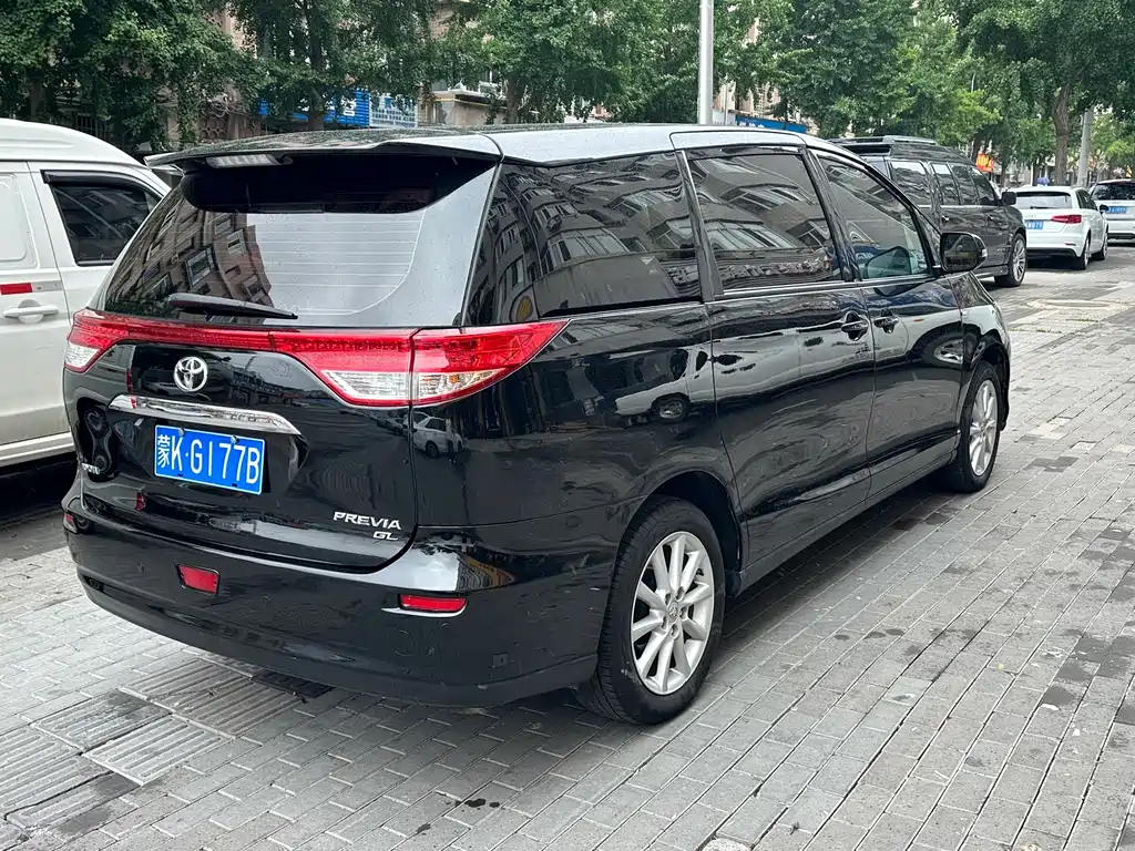 Toyota Previa — фото 3