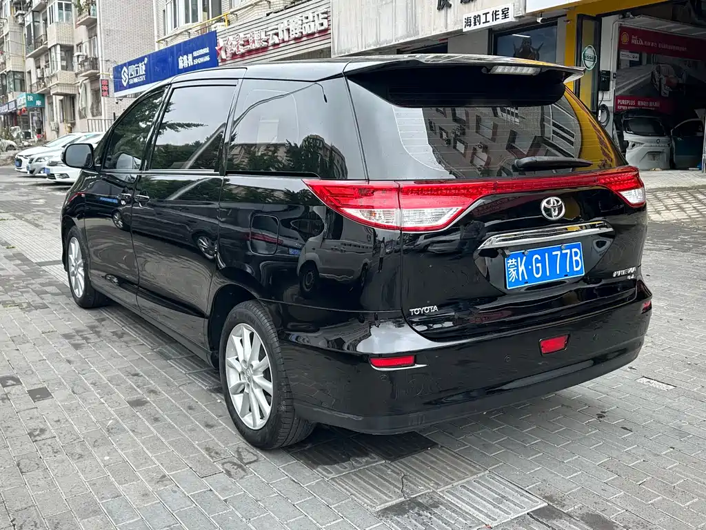 Toyota Previa — фото 4