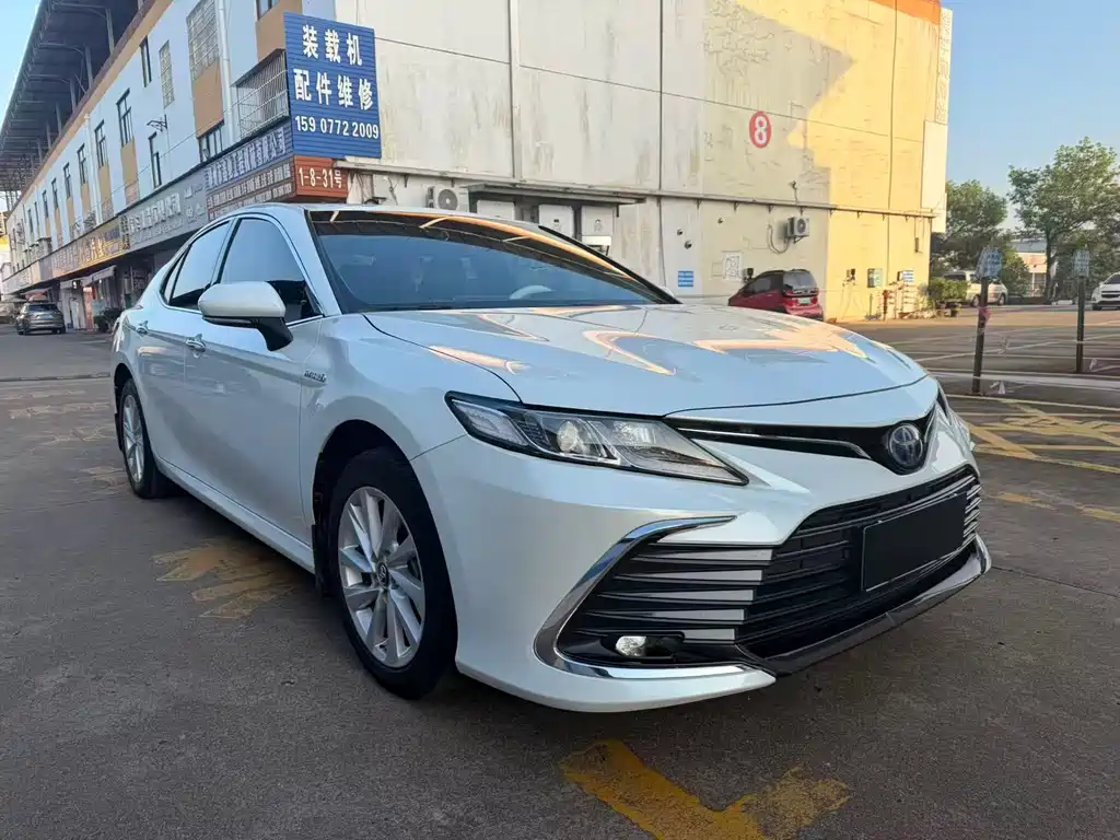 Toyota Camry — фото 3