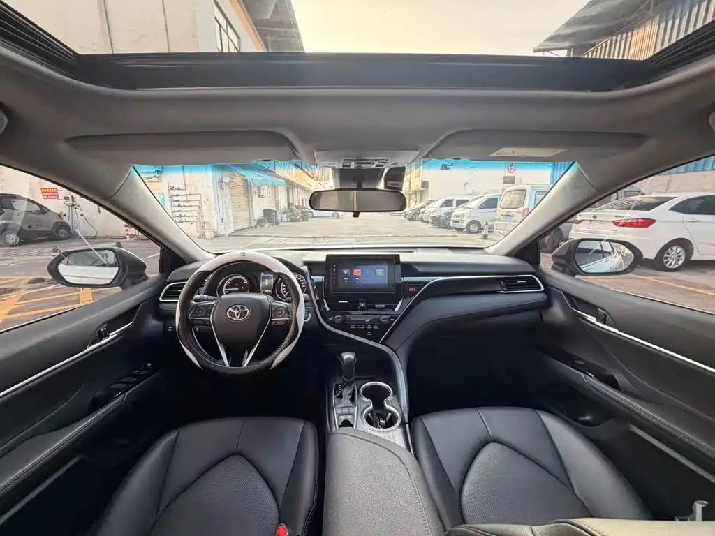 Toyota Camry — фото 5