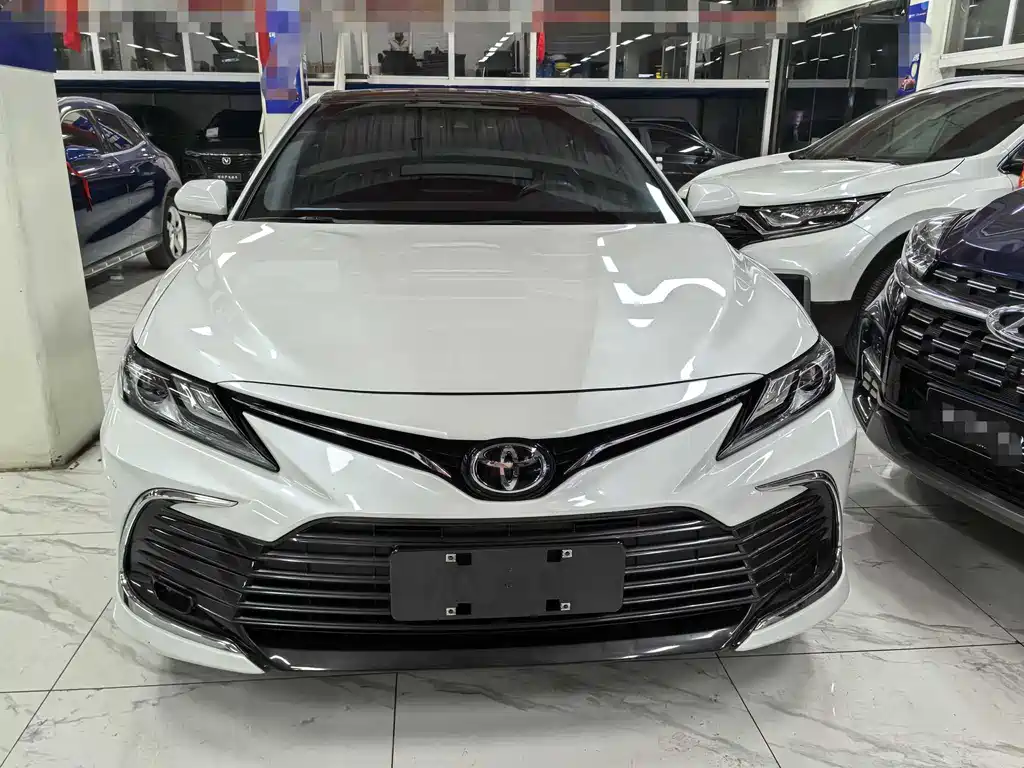 Toyota Camry — фото 2
