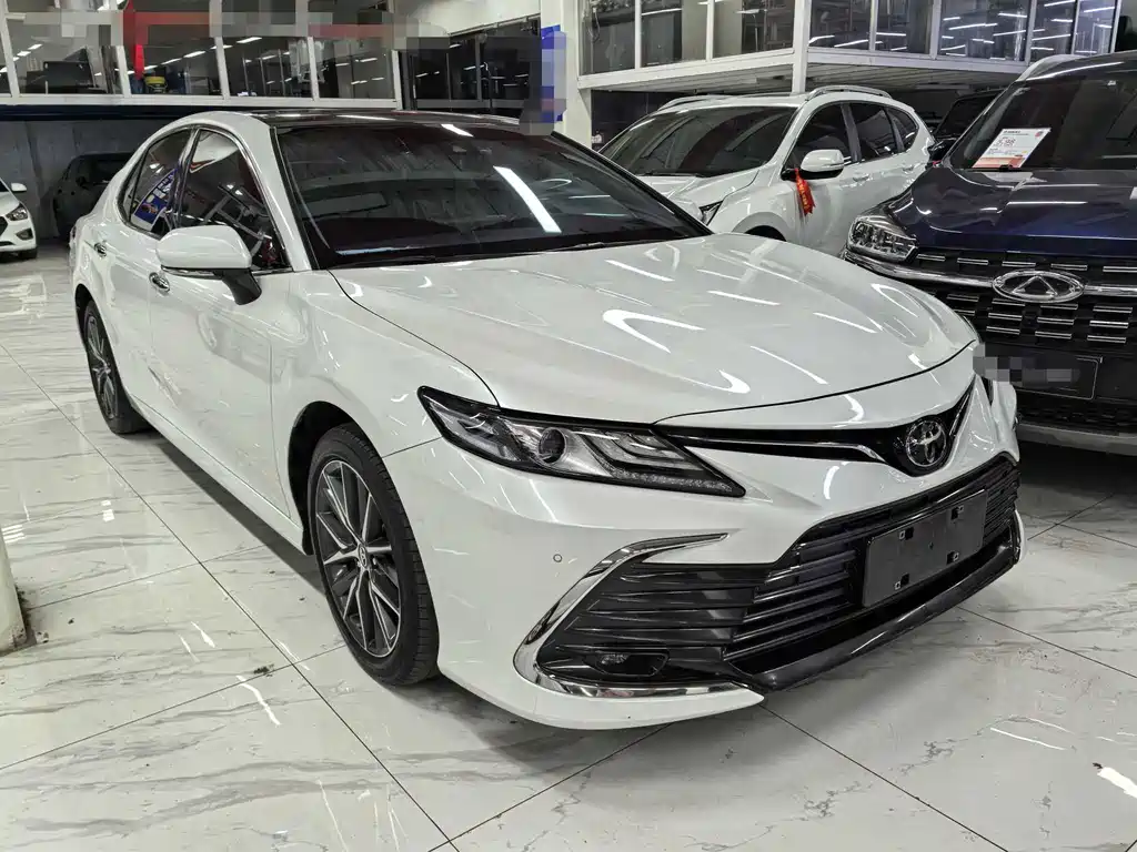 Toyota Camry — фото 3