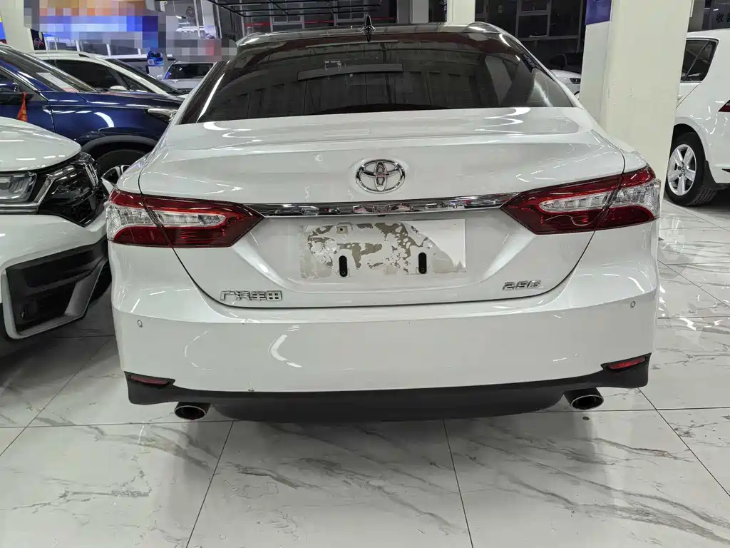 Toyota Camry — фото 5