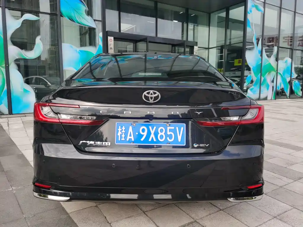 Toyota Camry — фото 4