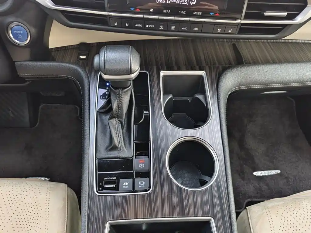 Toyota Sienna — фото 11