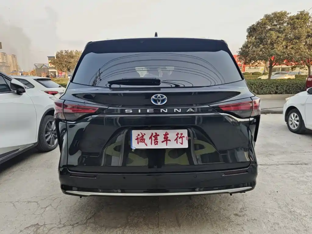 Toyota Sienna — фото 4