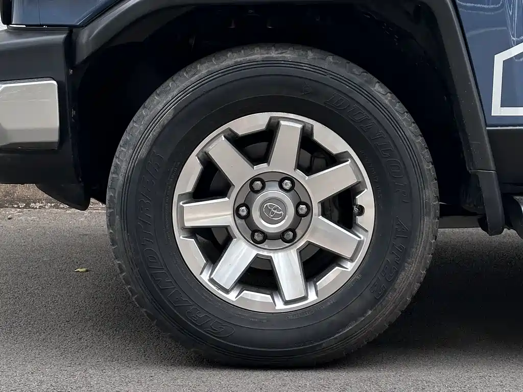 Toyota FJ Cruiser — фото 3