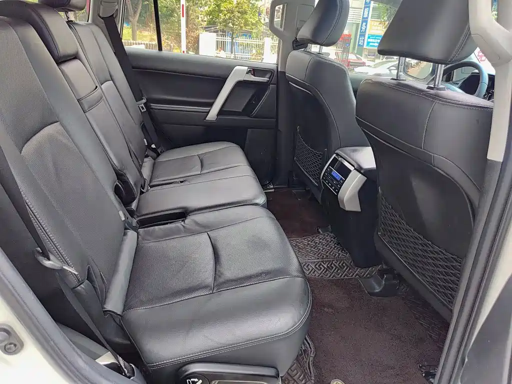 Toyota Prado — фото 11
