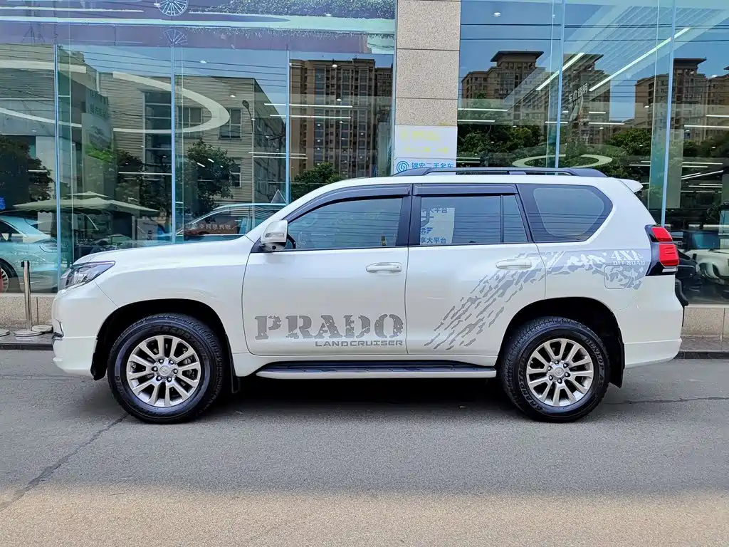 Toyota Prado — фото 3