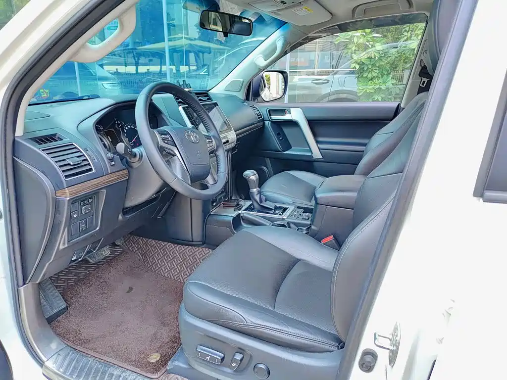 Toyota Prado — фото 7