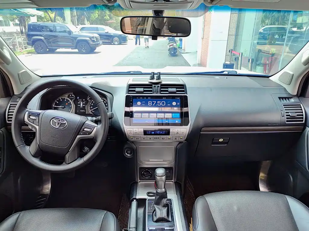 Toyota Prado — фото 10