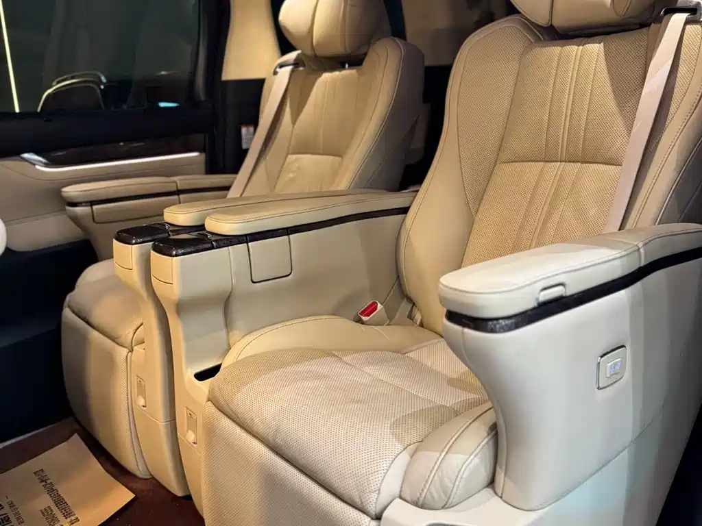 Toyota Vellfire — фото 3