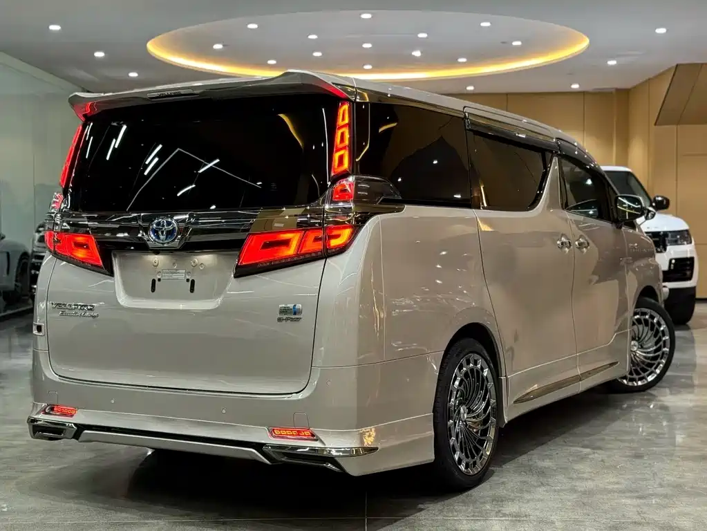 Toyota Vellfire — фото 9