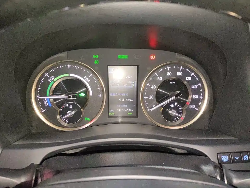 Toyota Vellfire — фото 10