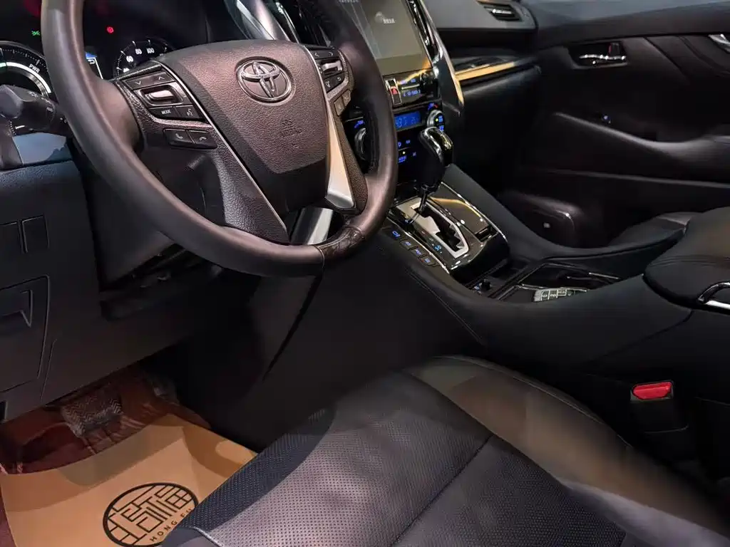 Toyota Alphard — фото 2