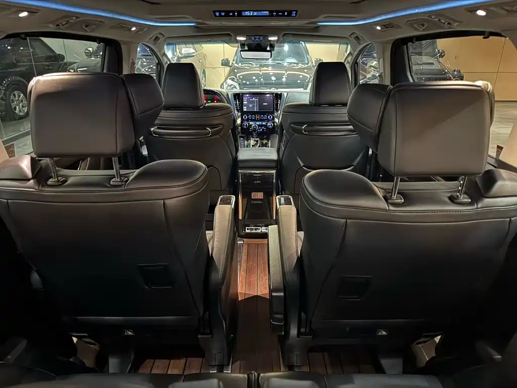 Toyota Alphard — фото 8