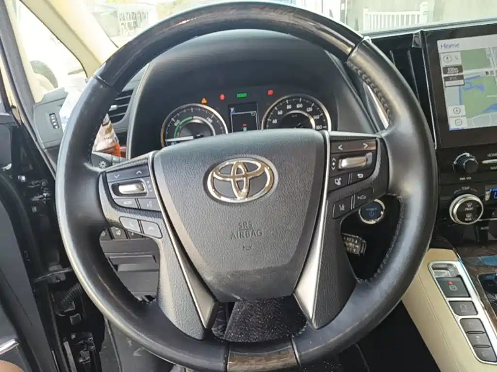 Toyota Vellfire — фото 11