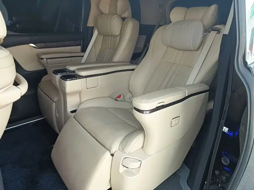 Toyota Vellfire — фото 17