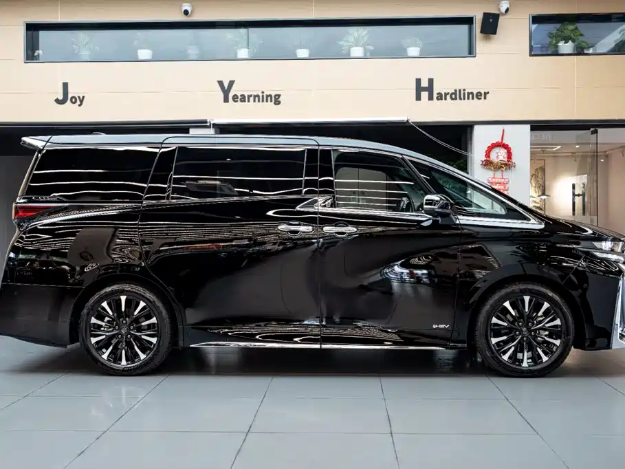 Toyota Vellfire — фото 3