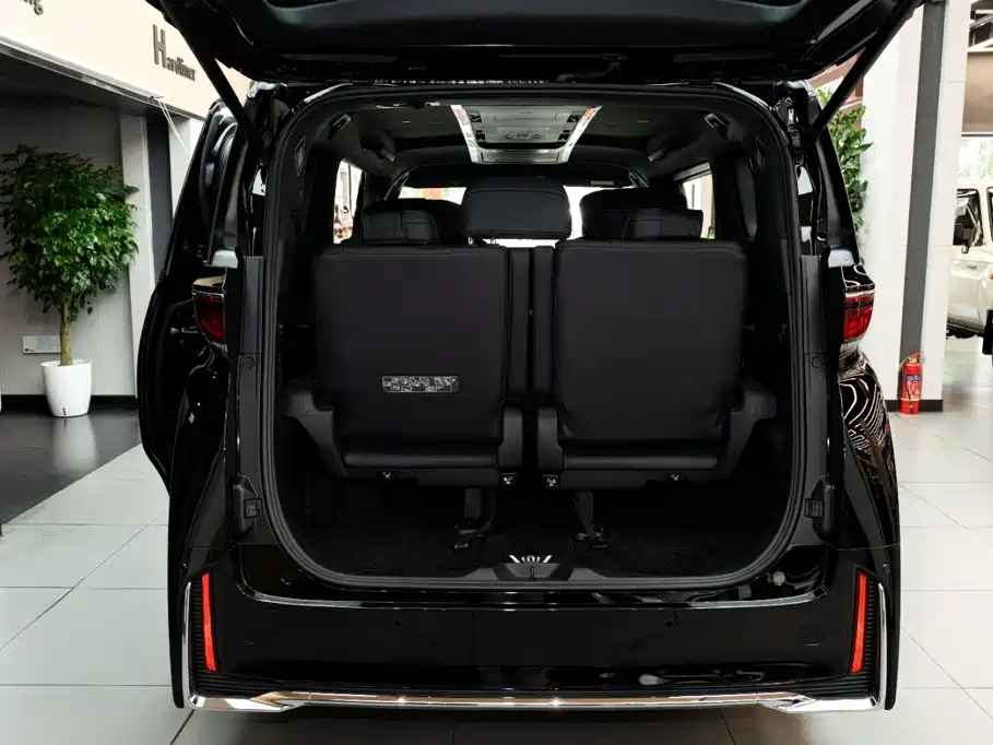 Toyota Vellfire — фото 6