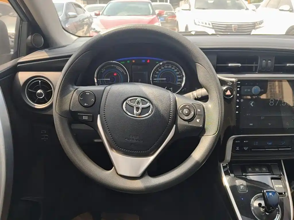 Toyota Corolla — фото 11