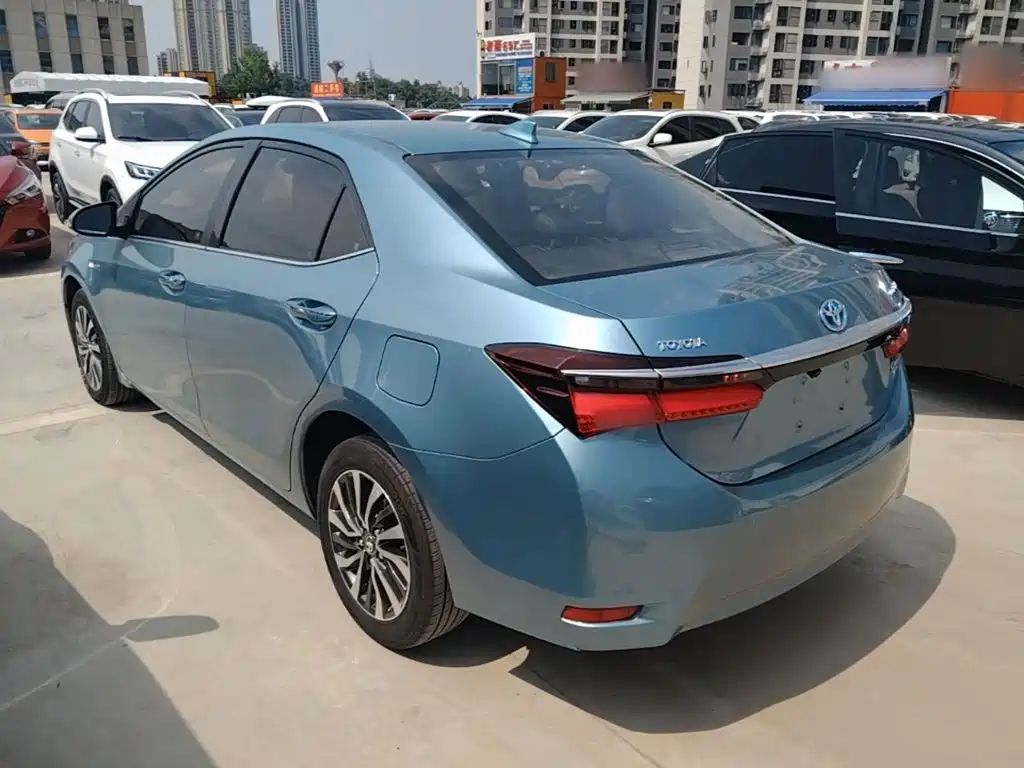 Toyota Corolla — фото 5