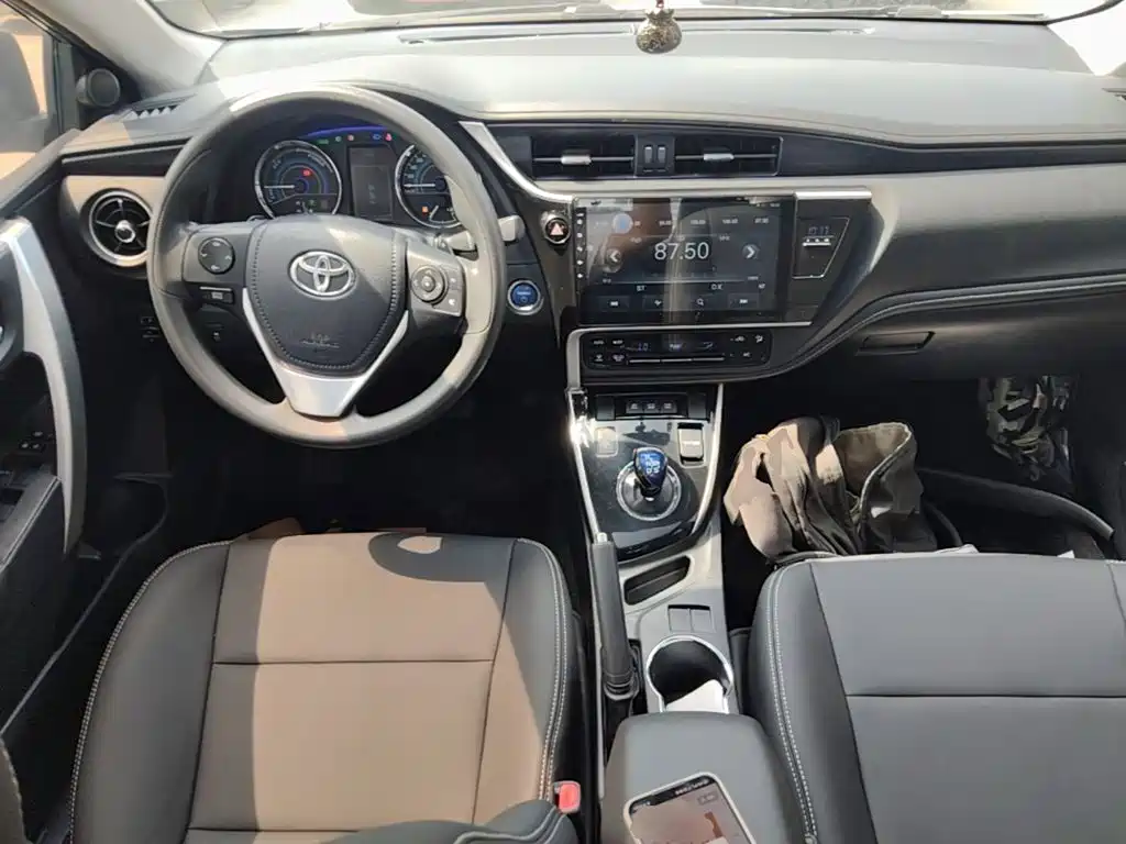 Toyota Corolla — фото 10