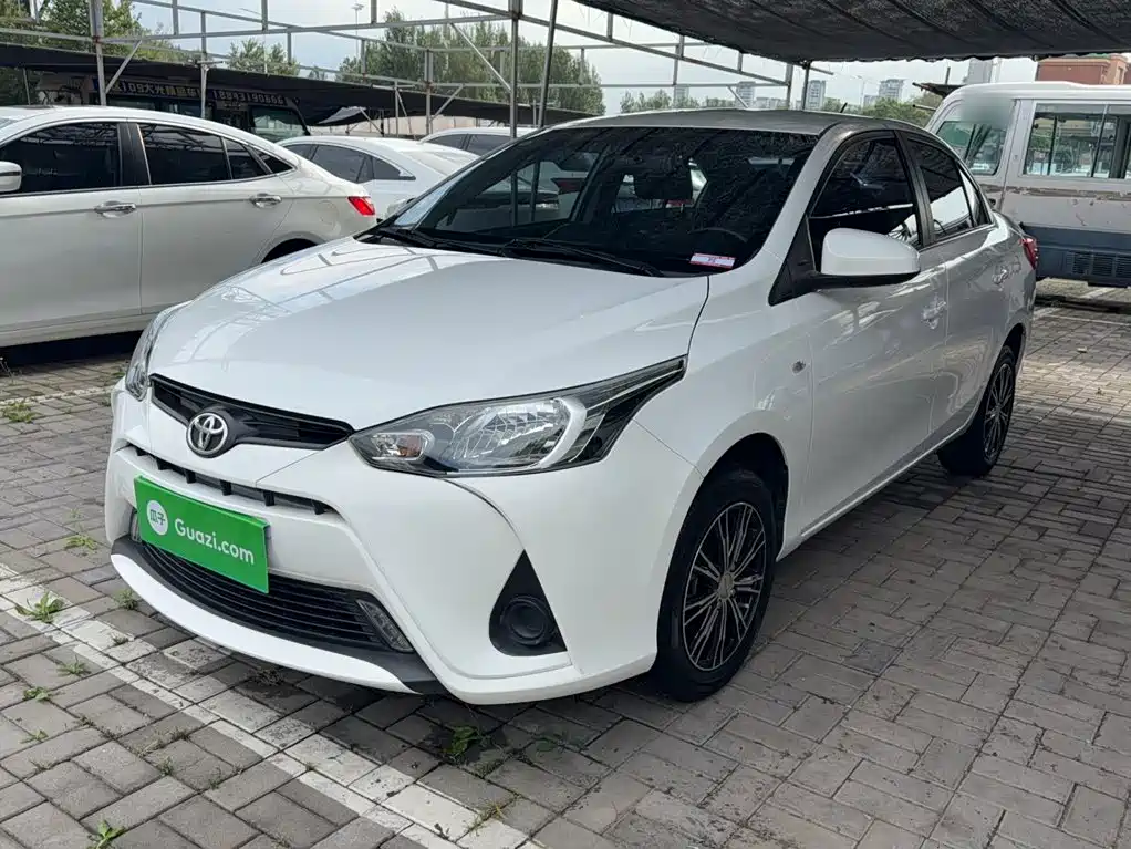 Toyota Yaris L — фото 2