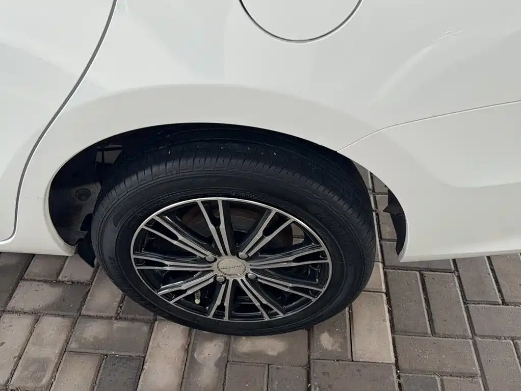 Toyota Yaris L — фото 14