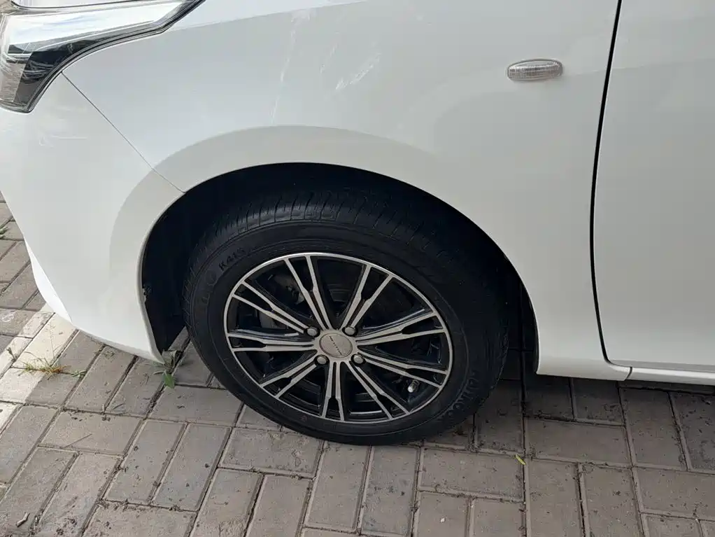 Toyota Yaris L — фото 15