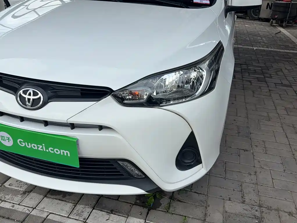 Toyota Yaris L — фото 17