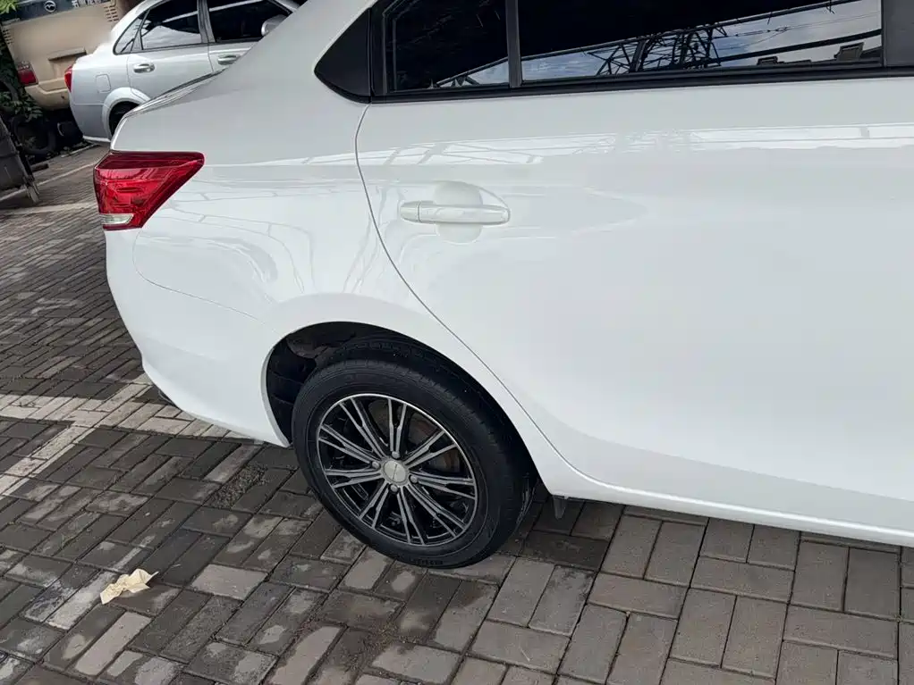 Toyota Yaris L — фото 19