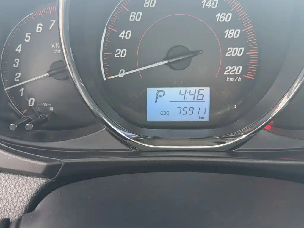 Toyota Yaris L — фото 3