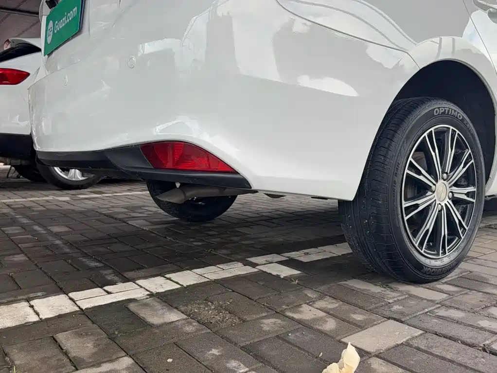 Toyota Yaris L — фото 21