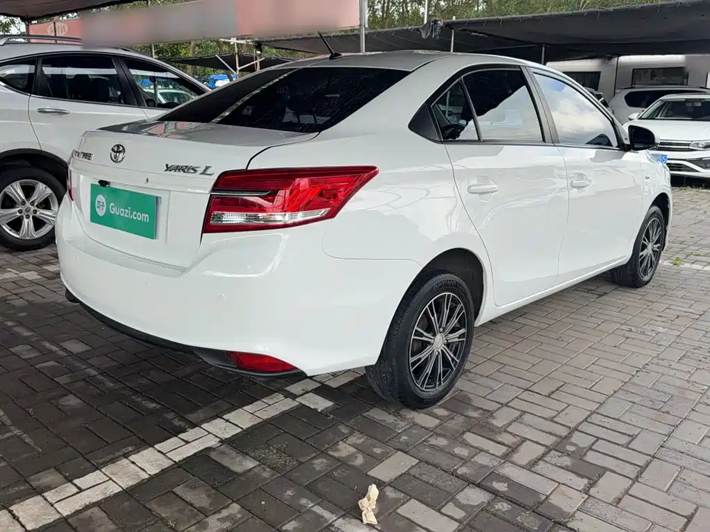 Toyota Yaris L — фото 24