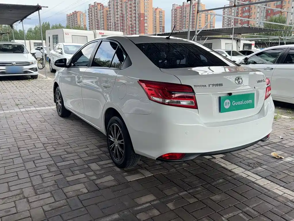 Toyota Yaris L — фото 26