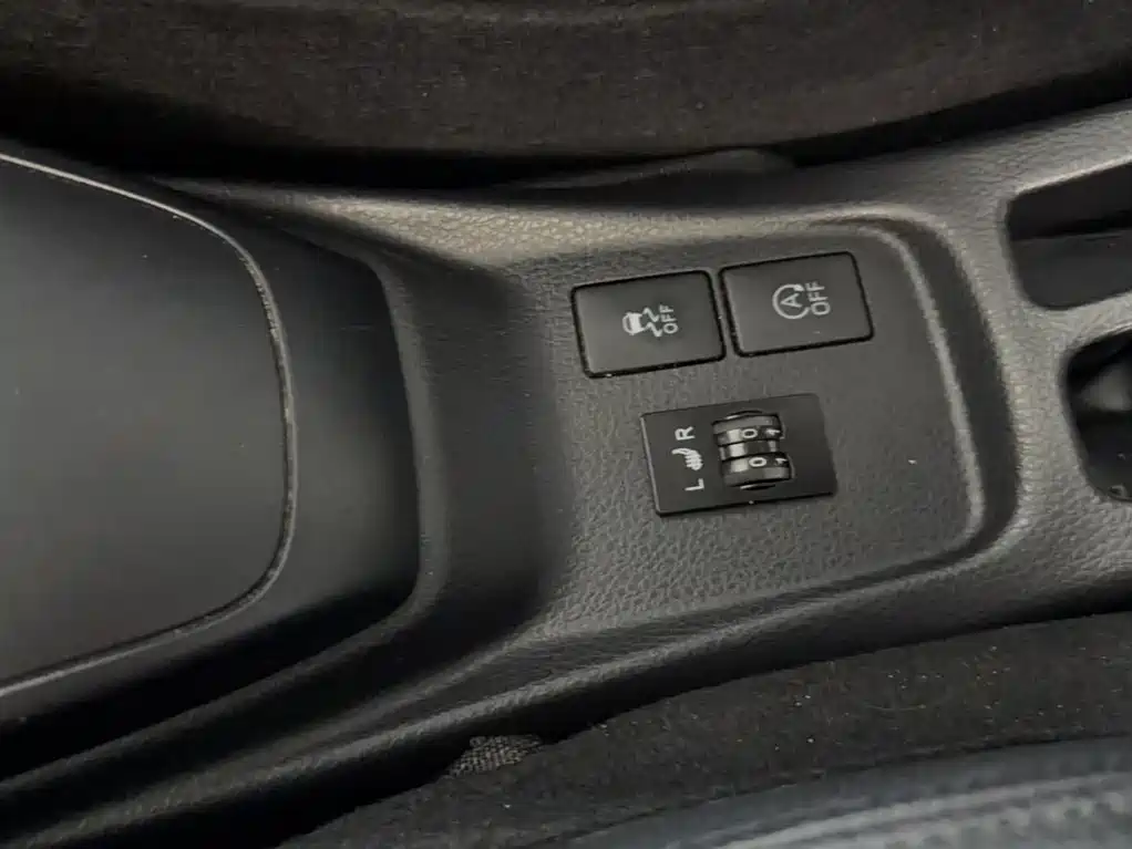 Toyota Yaris L — фото 6