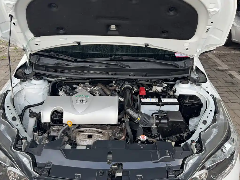 Toyota Yaris L — фото 10