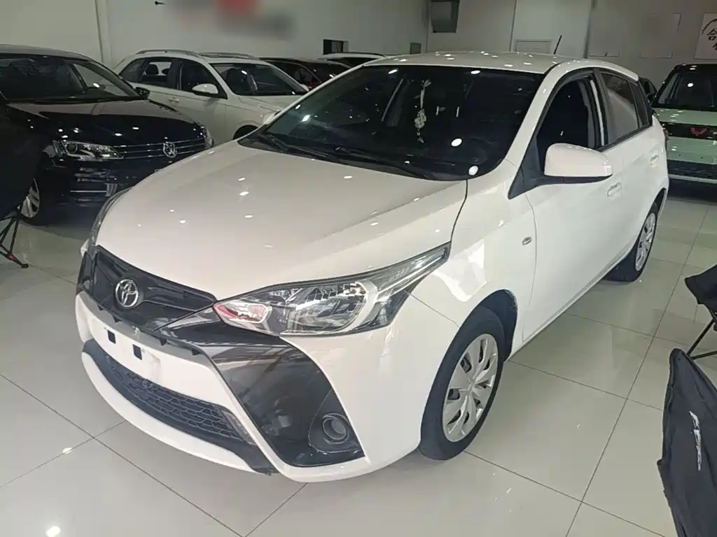 Toyota Yaris L — фото 2