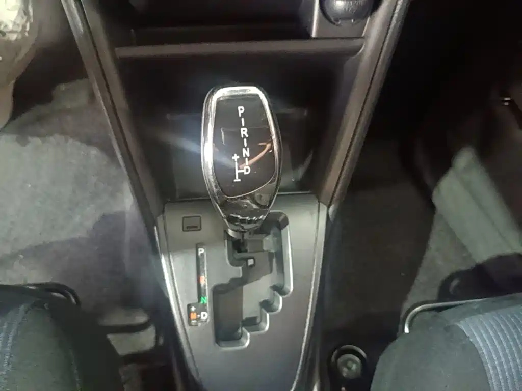 Toyota Yaris L — фото 14