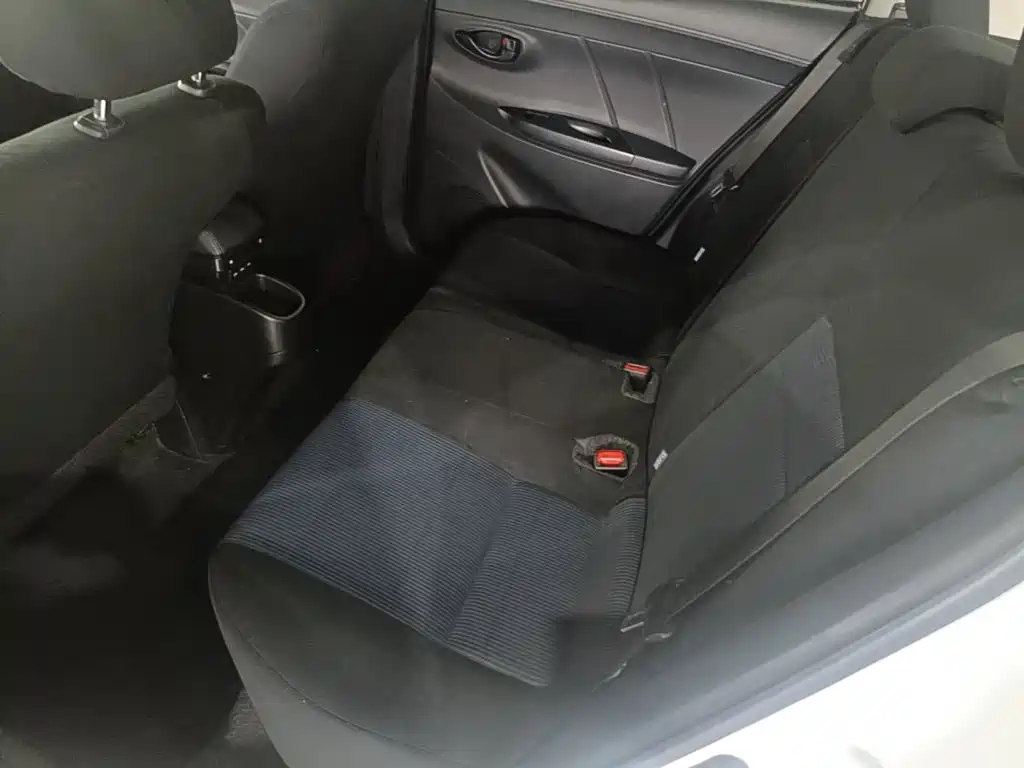 Toyota Yaris L — фото 17